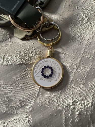 Customer photo review of Recovery Mint 13 Year Bling AA Medallion - Swarovski Crystallized Tri-Plate Thirteen Year Chip/Coin - White Purple Unity