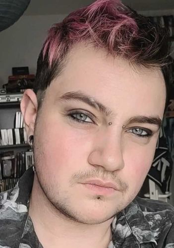 Customer photo review of Vika Tricolor Gray-b Colored Contact Lenses