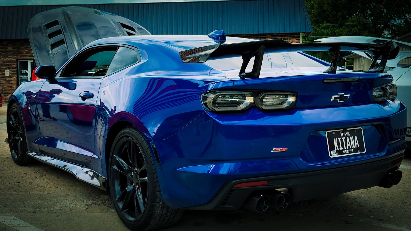 Customer photo review of 2016-2022 Chevy Camaro ZL1 1LE Full Carbon Fiber 1pc Rear Spoiler