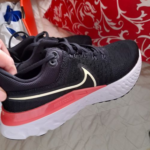 Customer photo review of Nike Women's React Infinity Run Flyknit 2 Running Shoes
