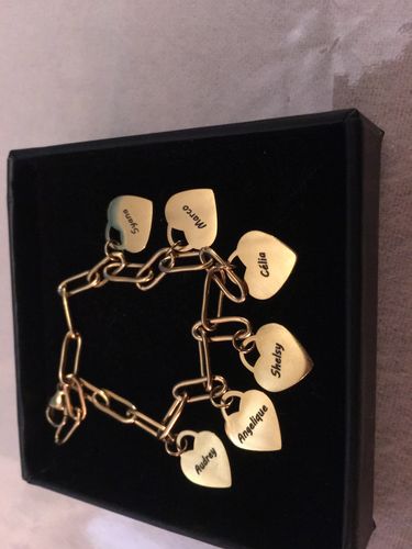 Customer photo review of Bracelet LOANYA avec pendentifs cœur personnalisés
