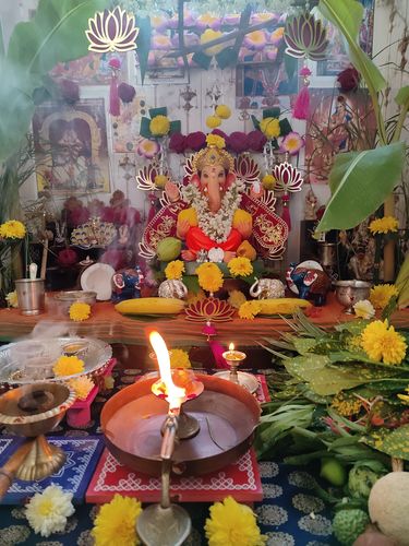 Customer photo review of Lotus Rangoli Wooden Stand / Hridaya Kamalam Kolam Manai / For Lamps / Deities/ Decoration- 6 Inches