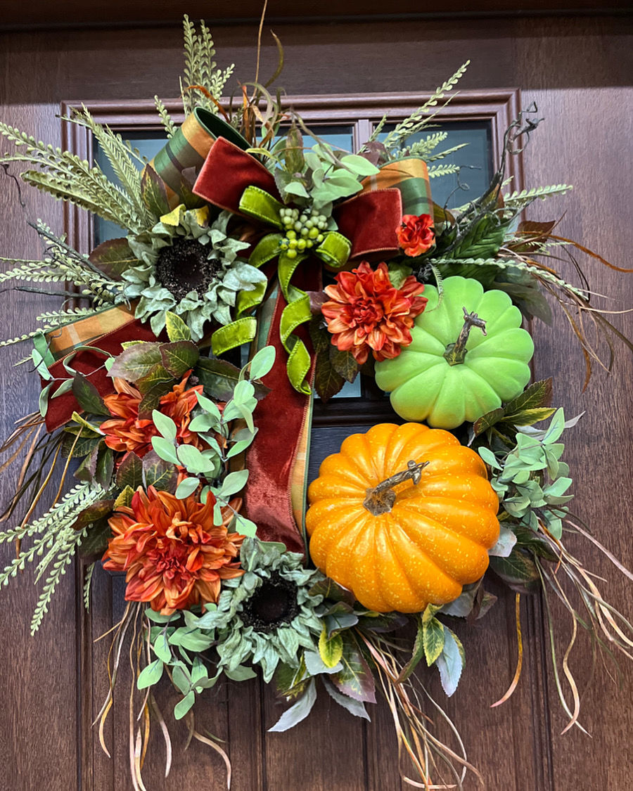 Customer photo review of 18" Round Grapevine Wreath - DECOE-038