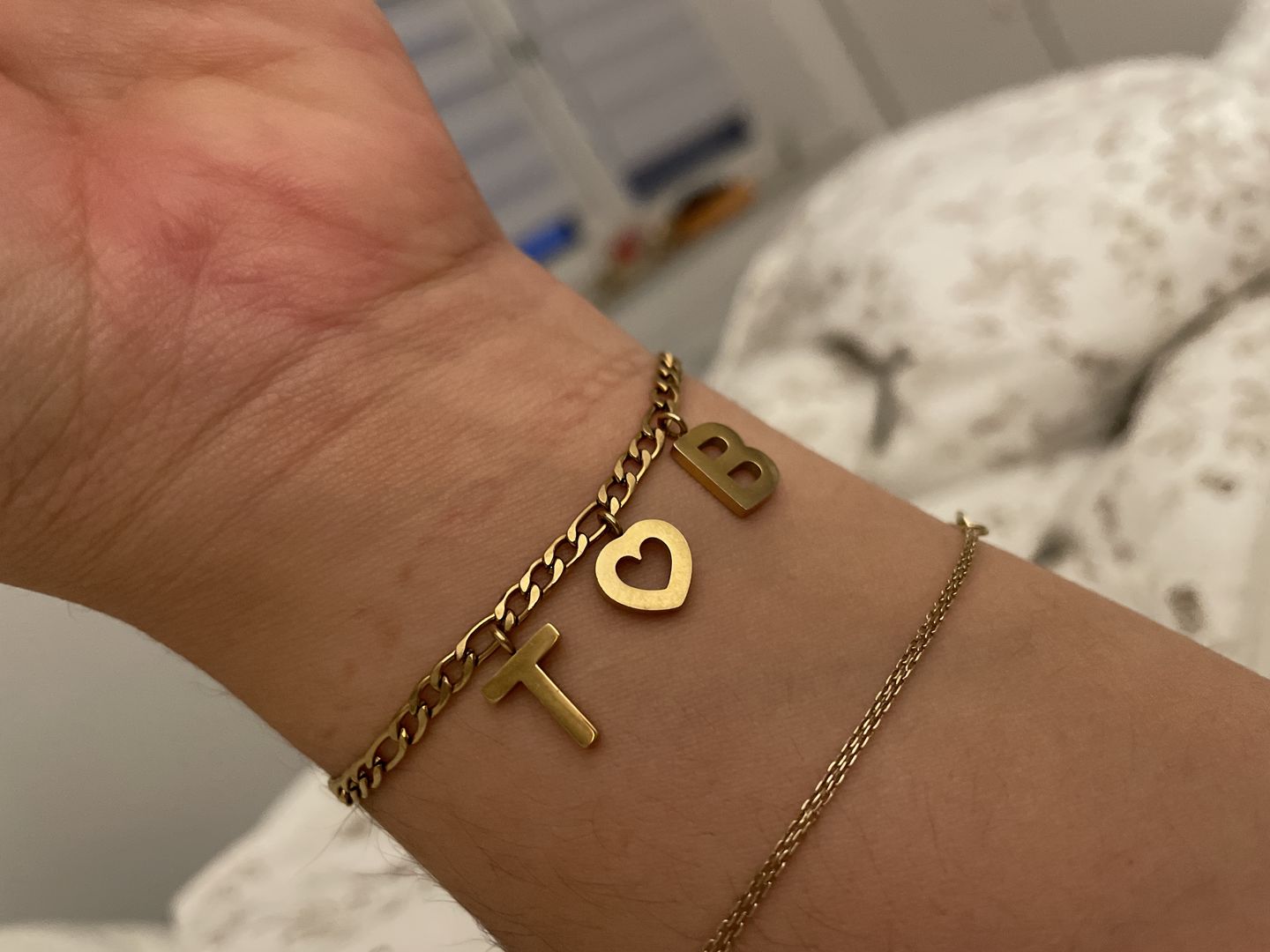 Customer photo review of Initiale Armband | 18K vergoldet