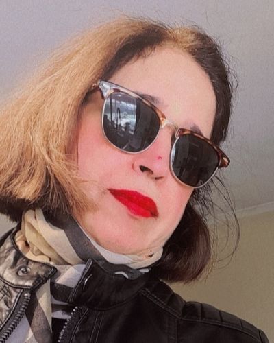 Customer photo review of ELLE White Pearl Drop Earrings