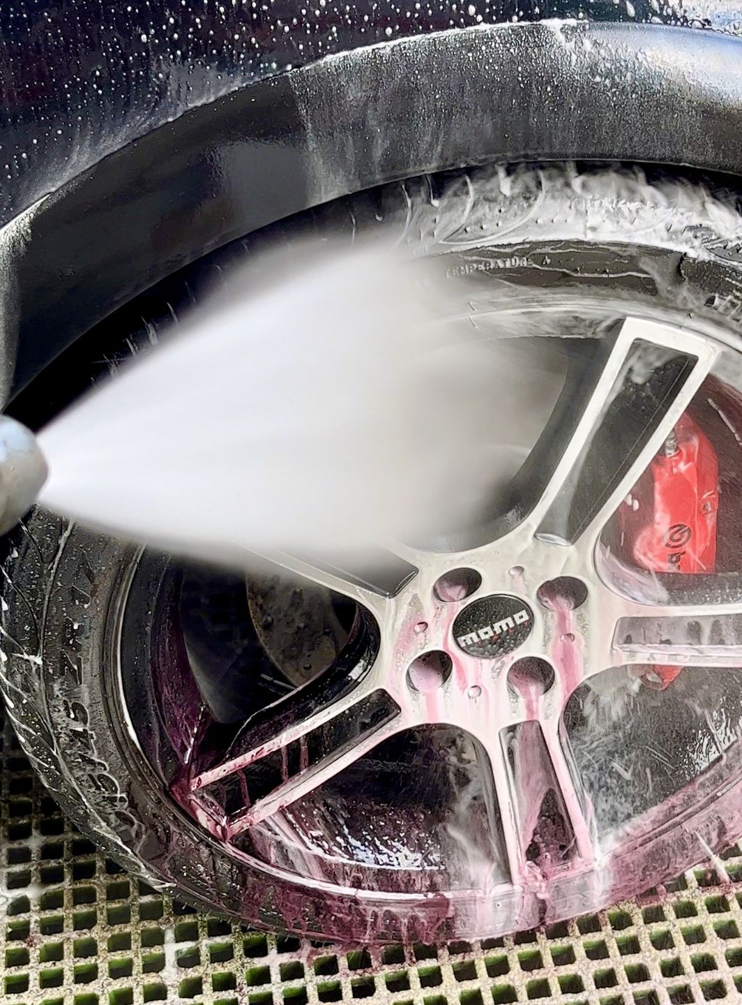 Customer photo review of D1 IRON by INNOVACAR: Iron Remover and Decontaminant for Rims, Bodywork, and Car Windows