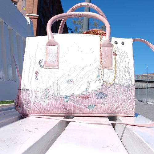 Customer photo review of Seabed Shoulder Bag