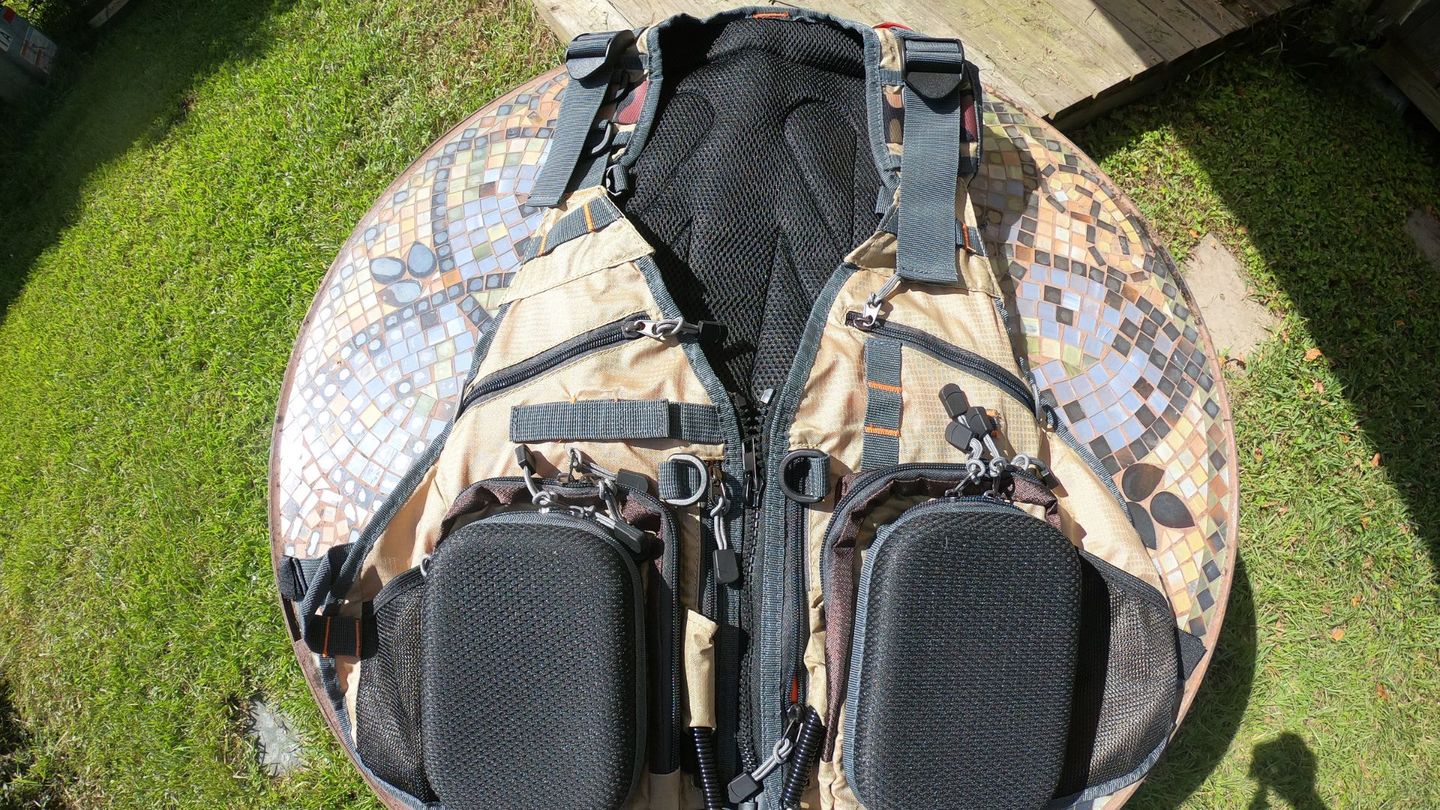 Customer photo review of Kylebooker  Premium Mesh Fishing Vest Pack With Multi-Pockets For Men And Women FV02