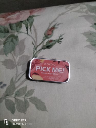 Customer photo review of O.TWO.O PICK ME CHEEKS LIPS & EYES TINT