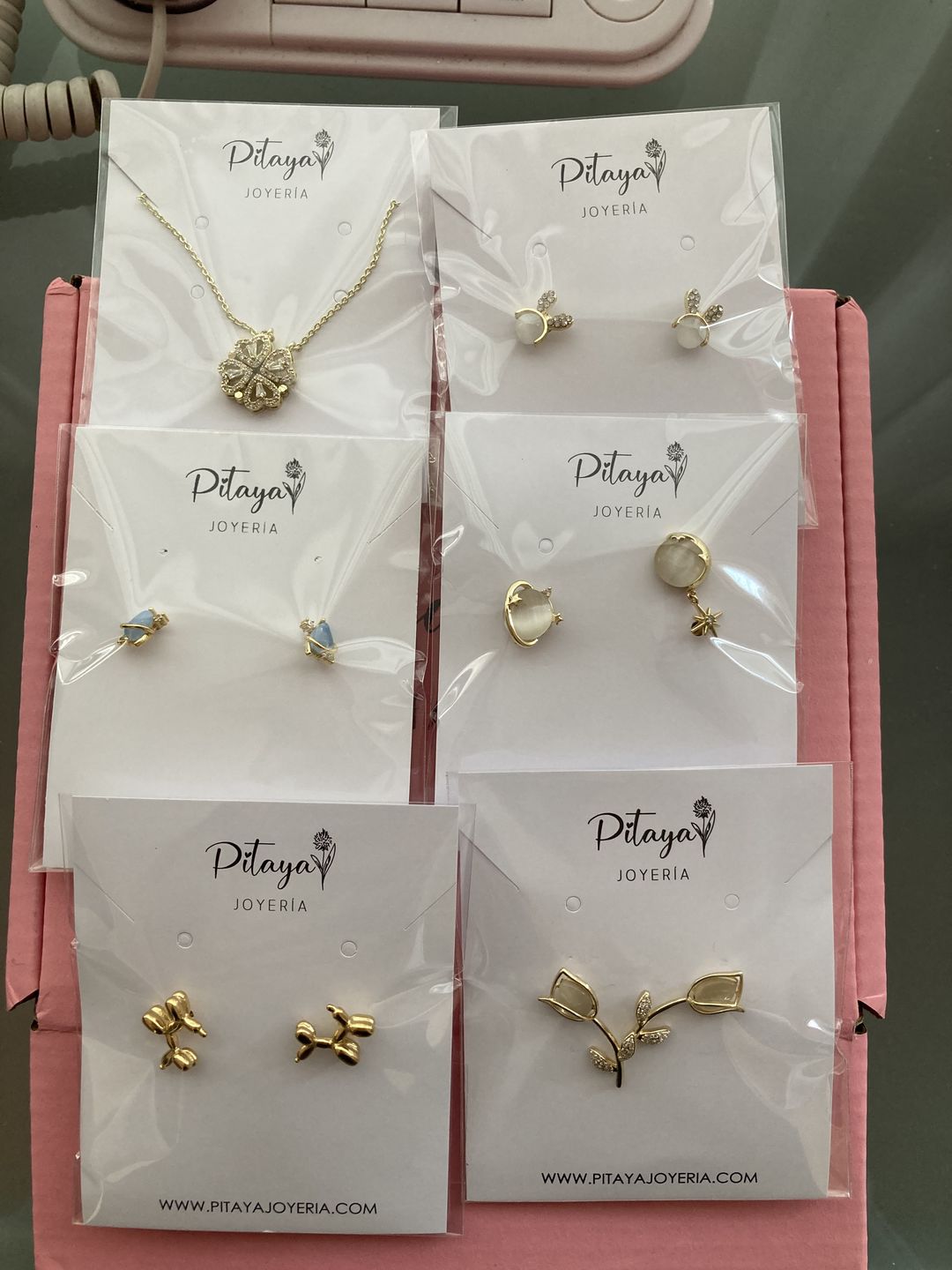 Customer photo review of Collar Trébol de Corazones con Imán