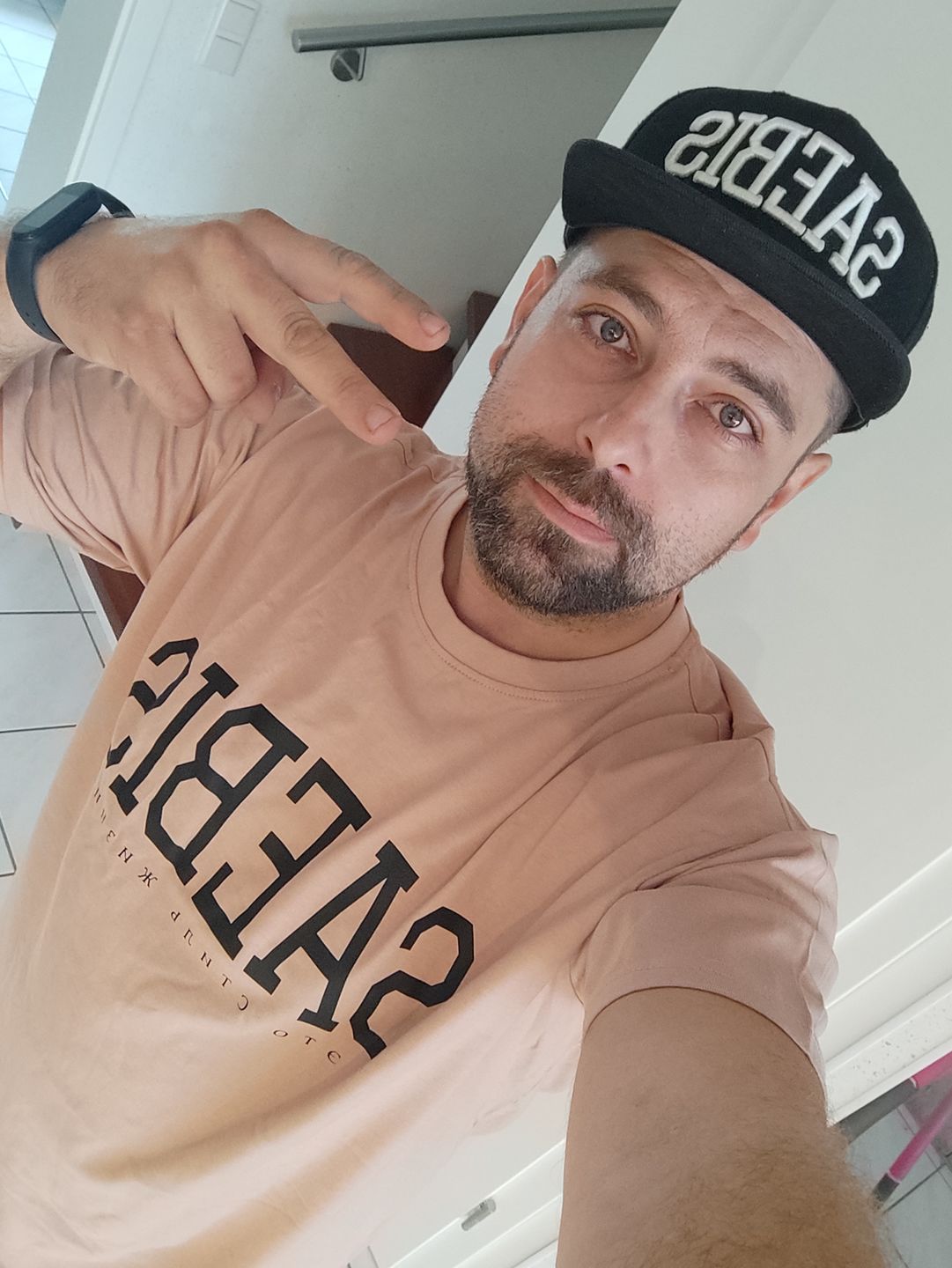Customer photo review of Lifestyle Herren Oversized T-Shirt sandfarben by SAEBIS®