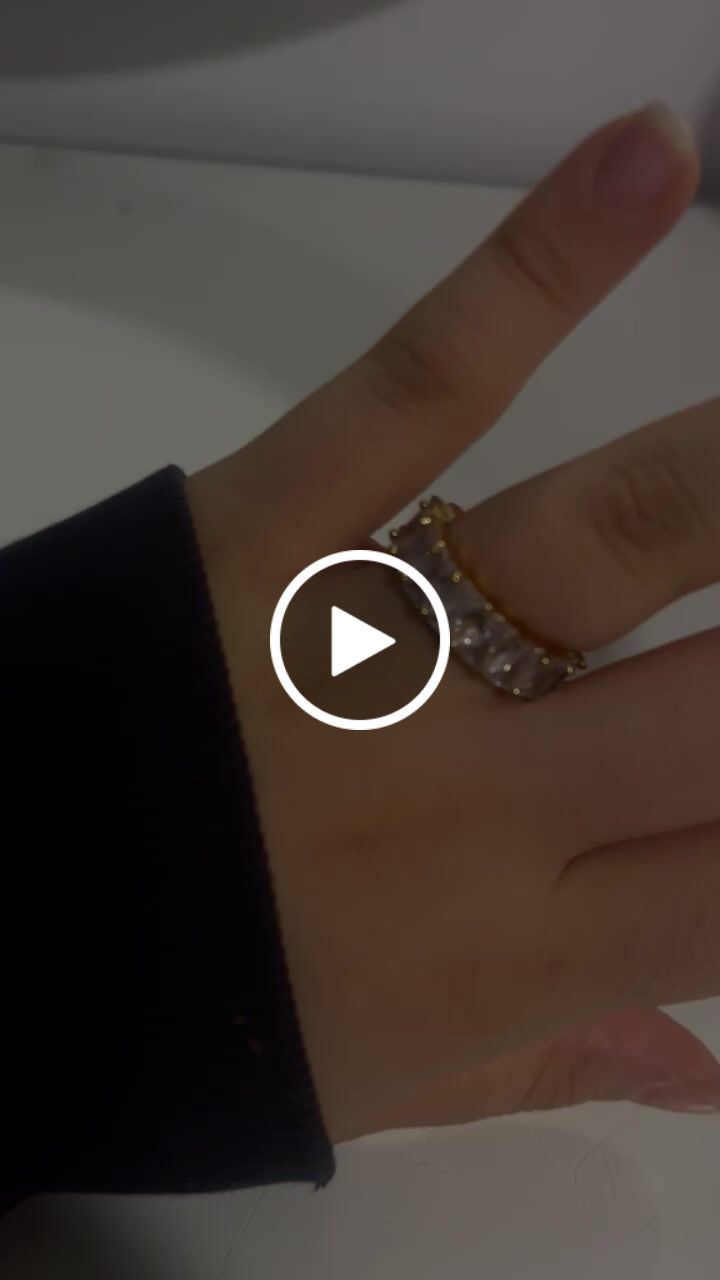 Customer video review of Cube Stones Ring | 18K vergoldet