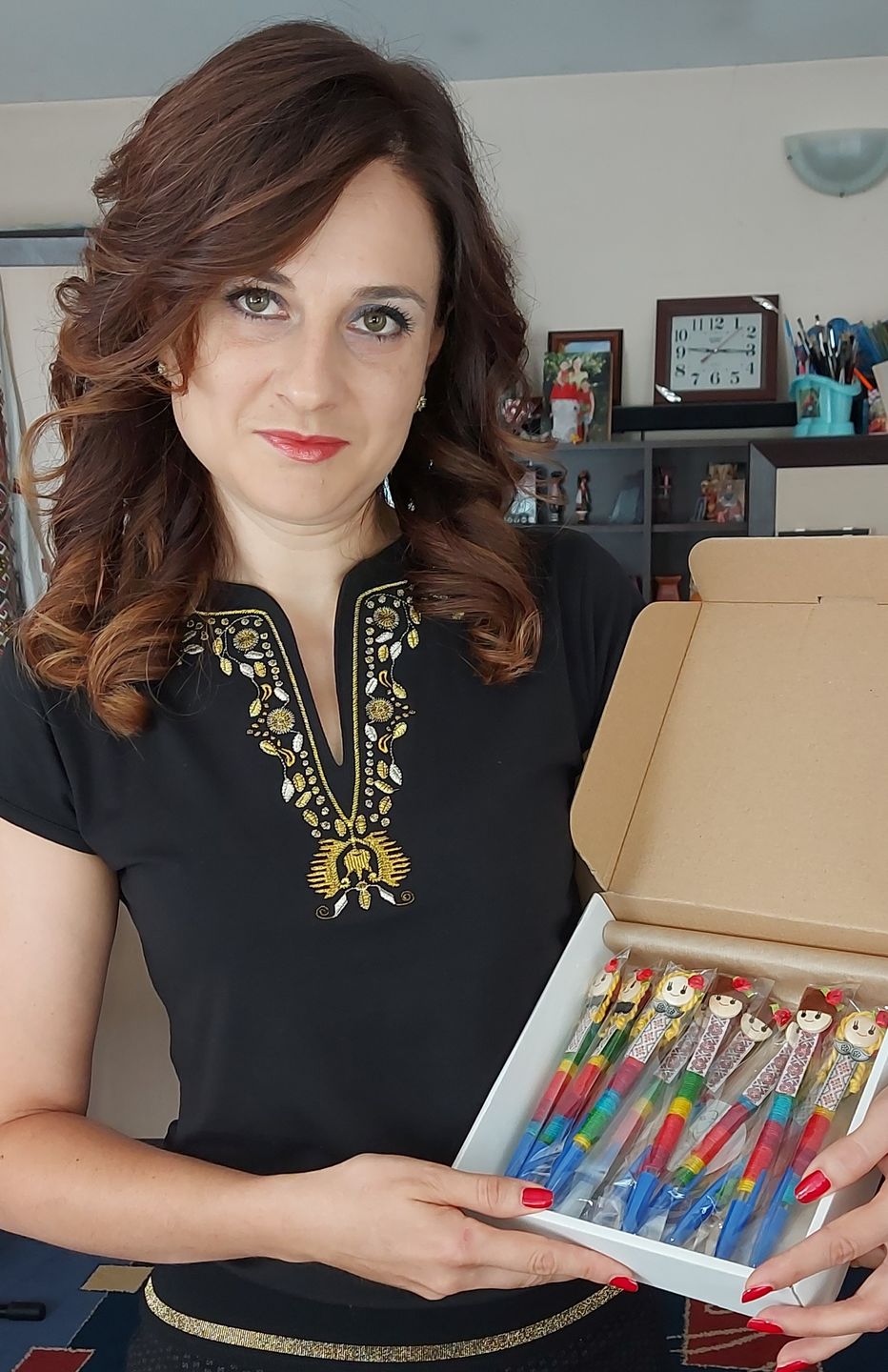 Customer photo review of Дамска тениска с V-деколте бродирана със "златна" шевица "Плодородие"