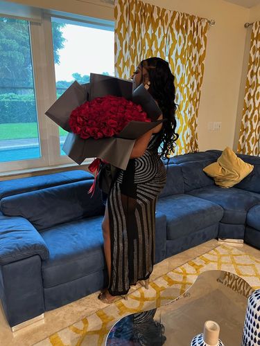 Customer photo review of 100 Red Rose Bouquet