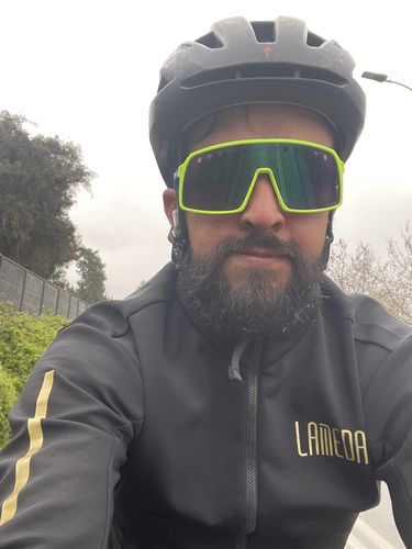 Reseña con foto de un cliente sobre Chaqueta Hornet Comb Lameda Black SALE