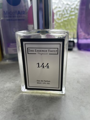 Customer photo review of Inspired by La Vie Est Belle - 144