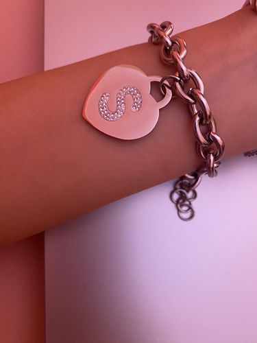 Customer photo review of Bracciale cuore con lettera