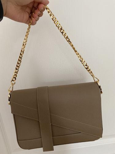 Customer photo review of Gold Chain - Iconic Ally