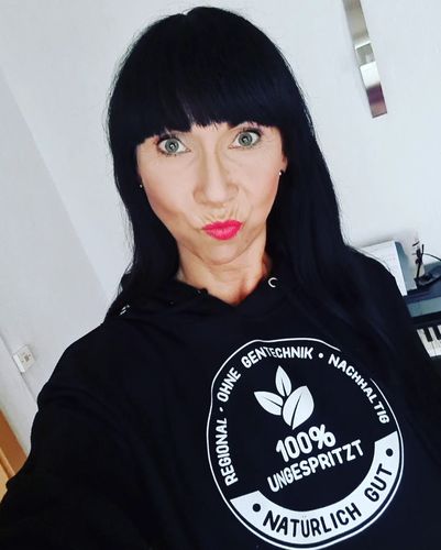 Customer photo review of DEZENTE REBELLEN HOODIE MÄDELS • 100% UNGESPRITZT