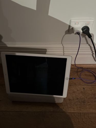 Customer photo review of Fast Charging Wall Adapter