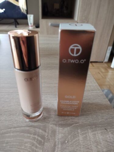 Customer photo review of O.TWO.O INVISIBLE COVER FOUNDATION