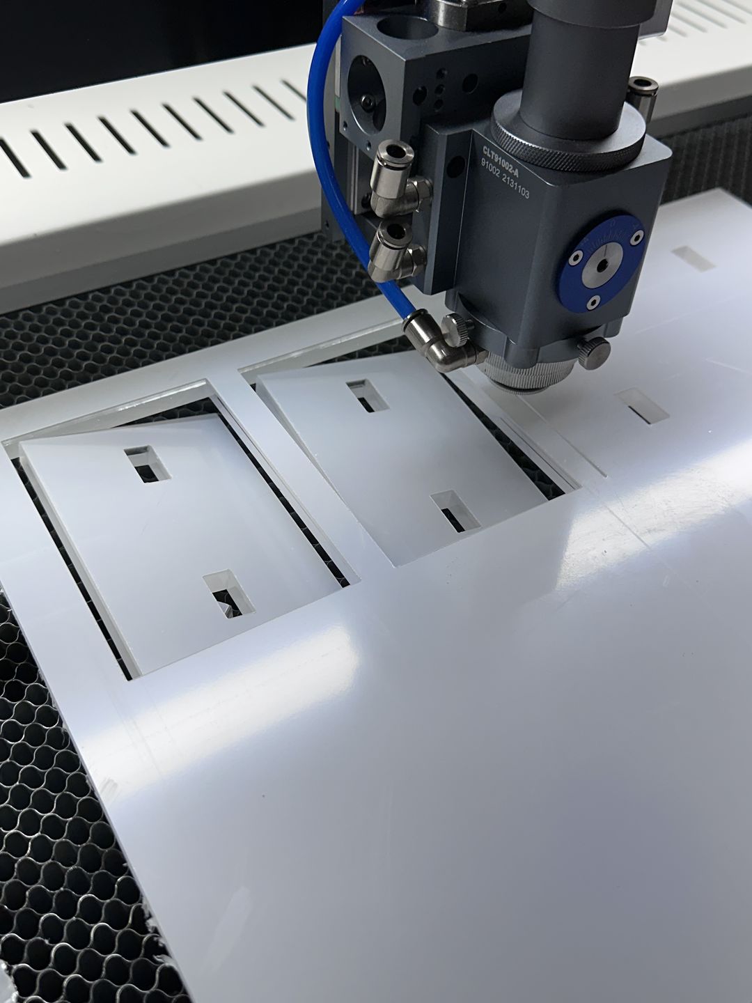 Customer photo review of Cloudray Honeycomb Work Table For Laser Engraver