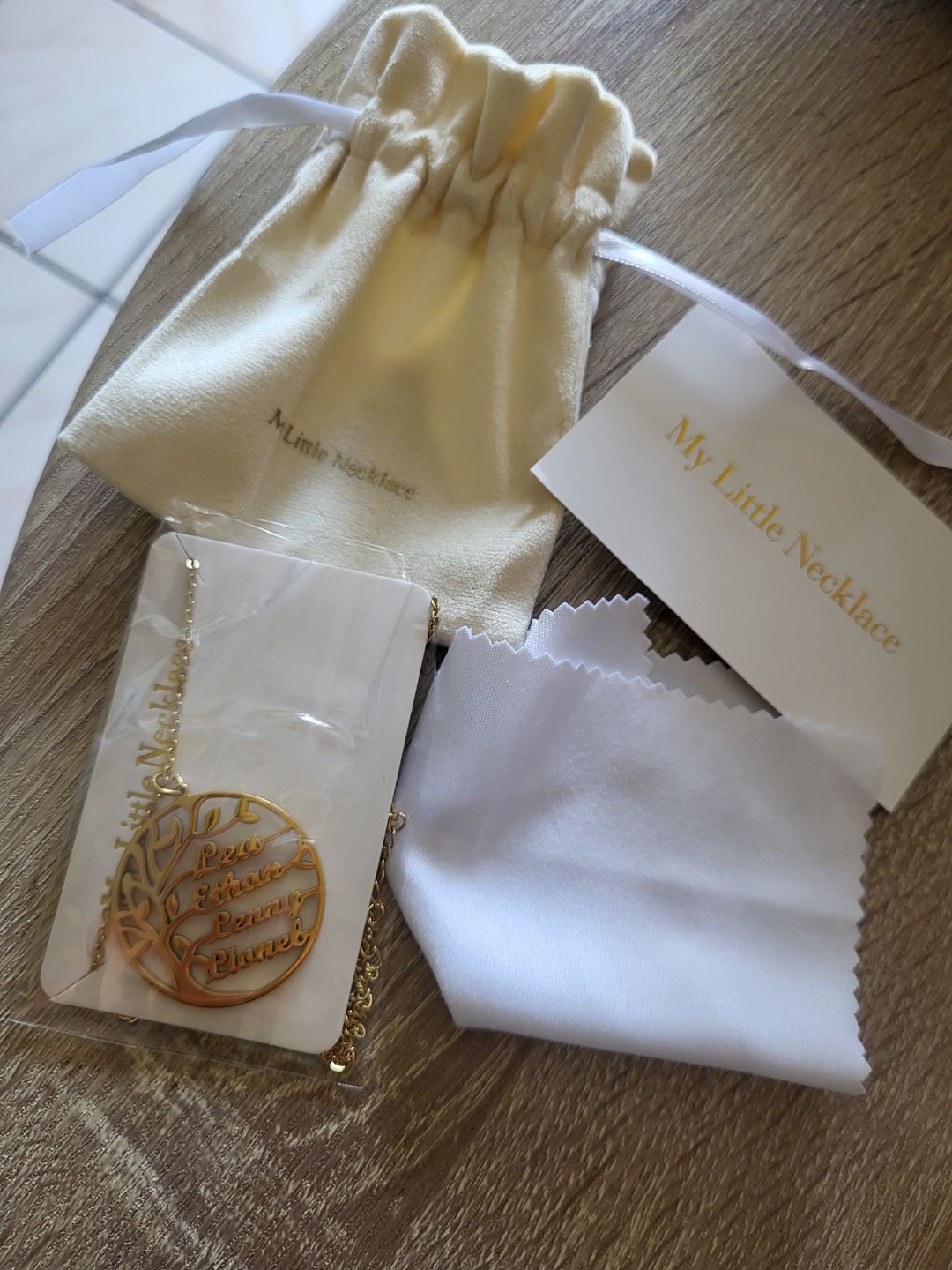 Customer photo review of [NOUVEAU] Collier Prénom Arbre Généalogique - Arbre de vie