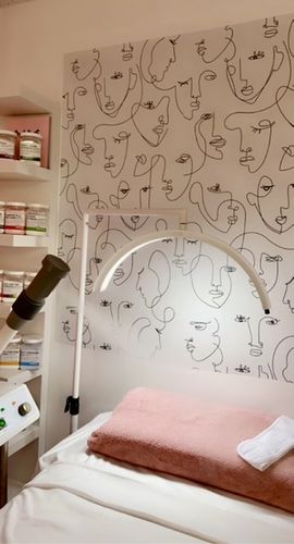 Customer photo review of CosmoGlo Original Light Bundle + Phone Clip