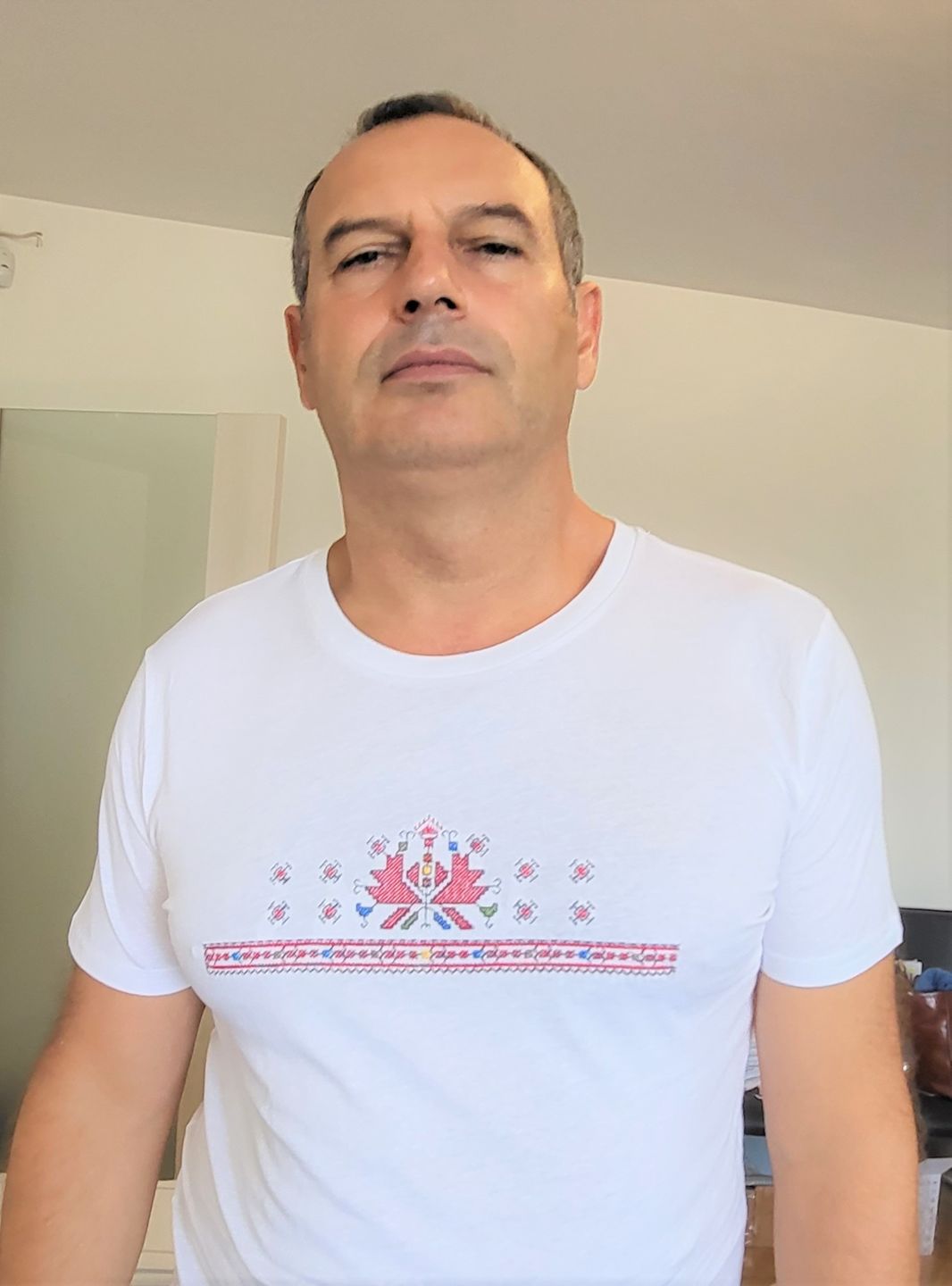 Customer photo review of Тениска бродирана с шевица "Аз съм"