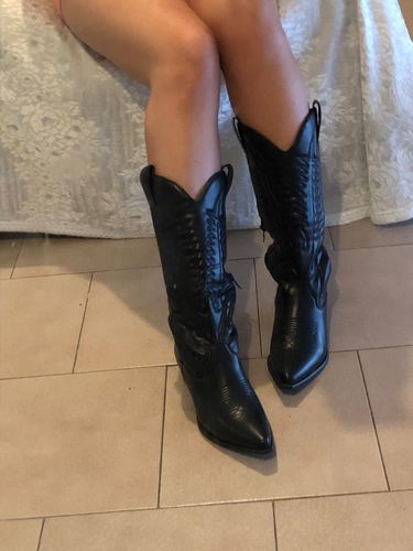 Customer photo review of Stivali Texani in pelle con tacco basso
