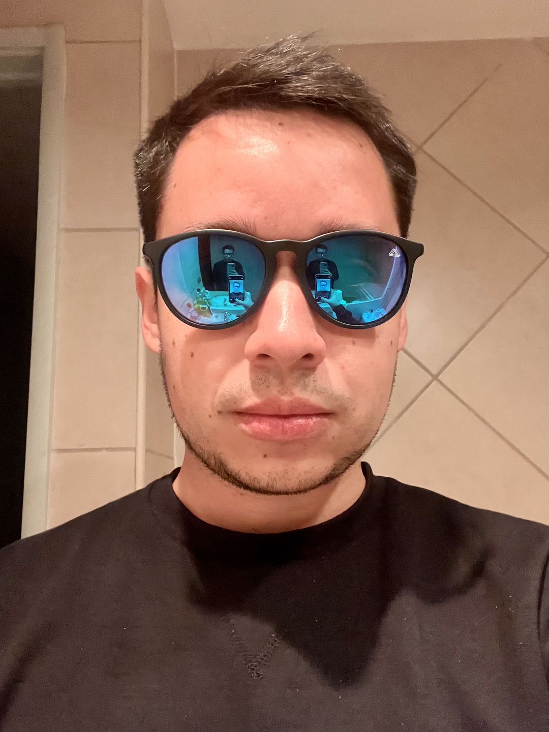Customer photo review of Estuche de lentes de sol Reckless