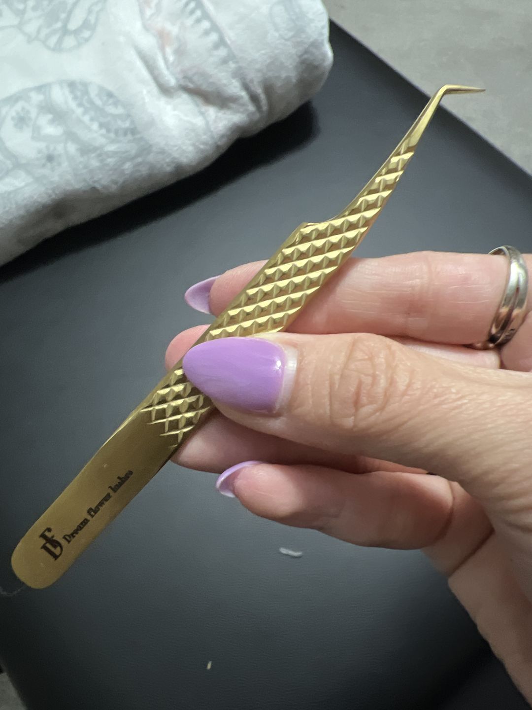 Customer photo review of 90 Degree Mega Volume Tweezers