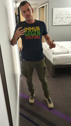 Customer photo review of DIE MÖHRE: GRÜNZEUG ORGANIC SHIRT BUBEN • IMMUN GEGEN SPALTUNG