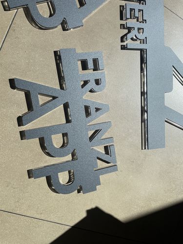 Customer photo review of Targhetta due testi sagomati modello Line 03 Acrilico