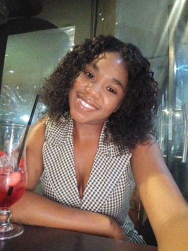 Customer photo review of Brazilian 4x4 Lace Wig - Straight 12" and Natural Wave 12" - R2750