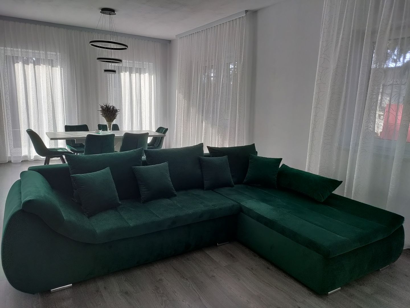 Customer photo review of Coltar extensibil ROSARIO - OANA, stofa catifelata verde, 300x200x76 cm