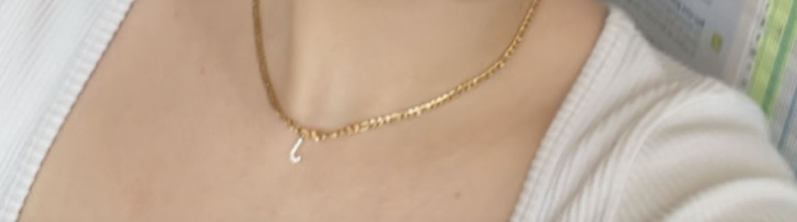 Customer photo review of Classic Letter Halskette | 18K vergoldet
