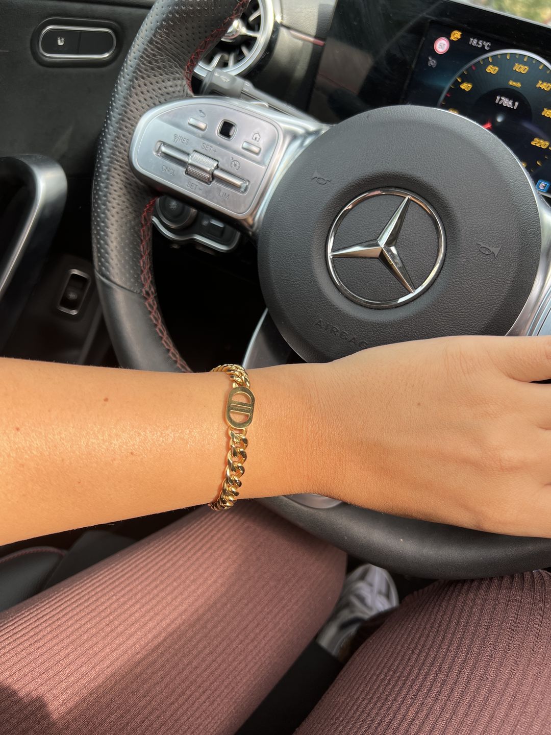 Customer photo review of Prestige Armband | 18K vergoldet