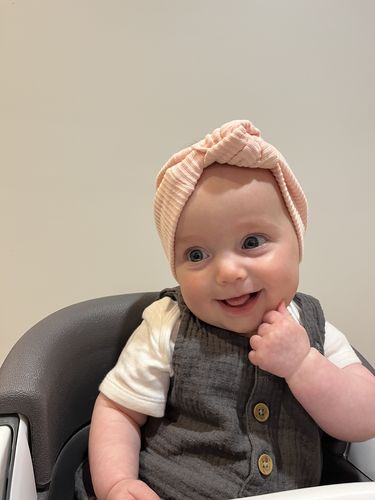 Customer photo review of Chunky Ribbed Knot Headband - Light Pink