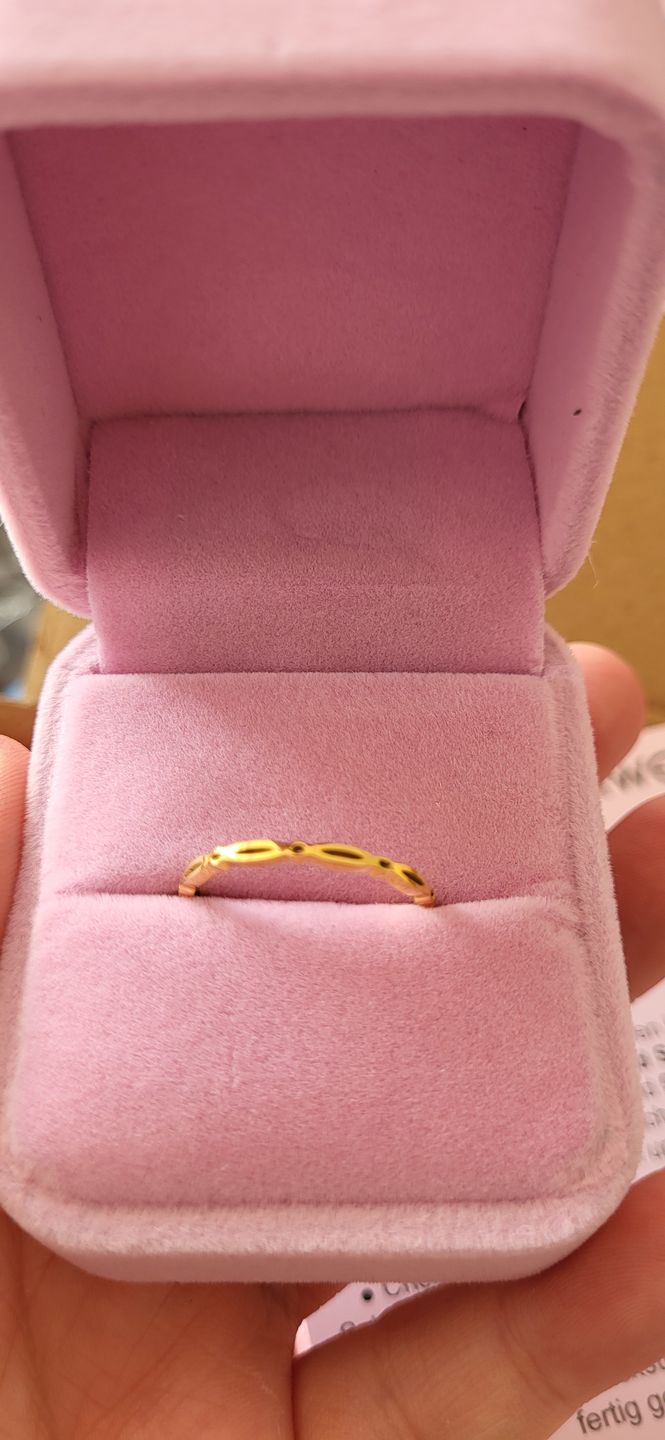 Customer photo review of Nivia Ring | 18K vergoldet