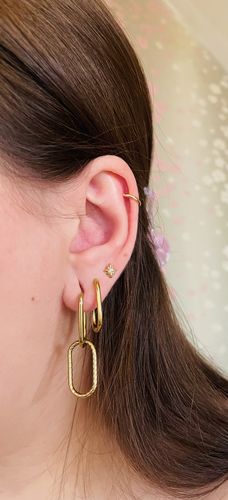 Customer photo review of Hi-Life Simple Earcuff Gold