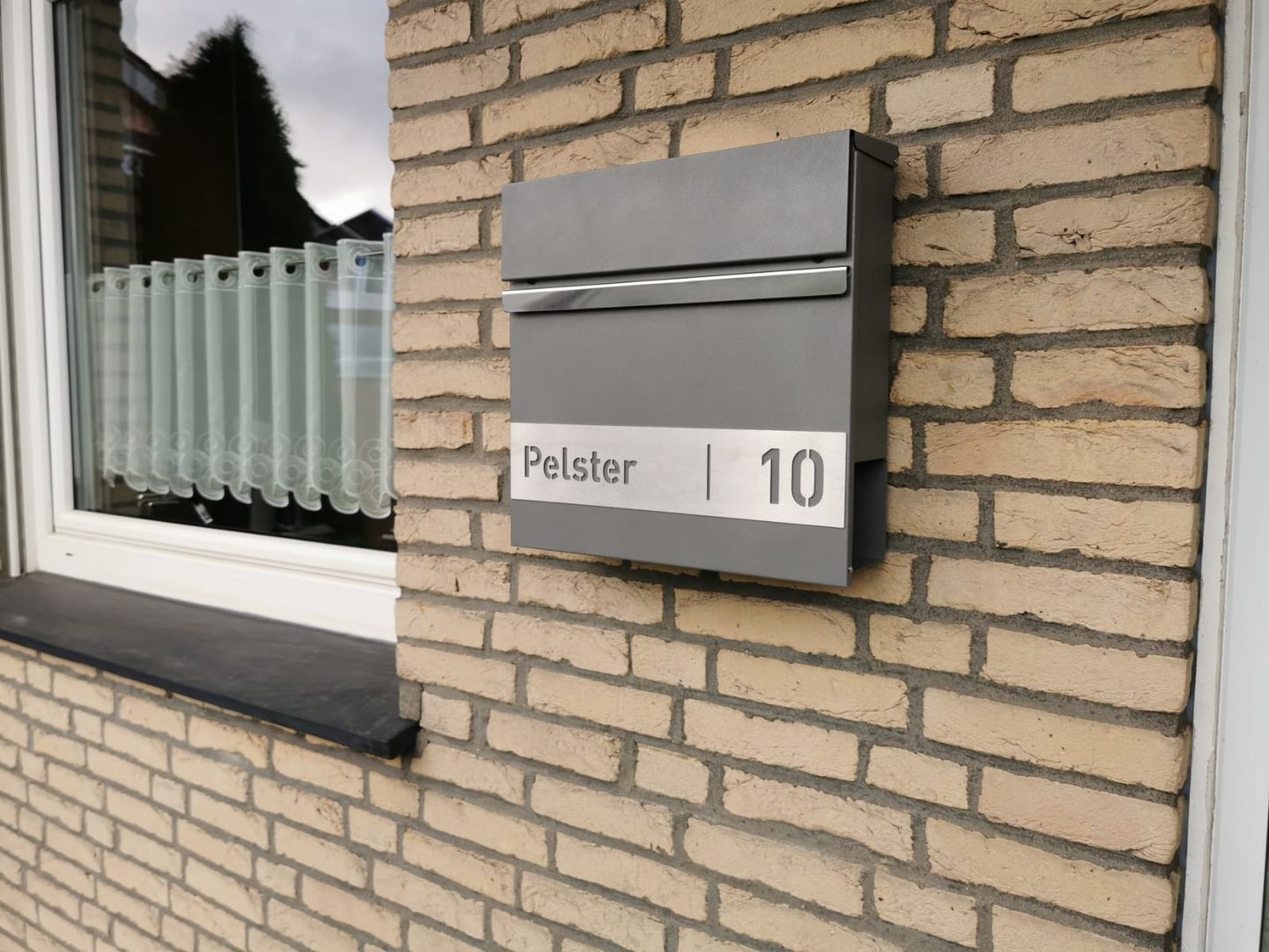 Customer photo review of AlbersDesign personalisierte Edelstahl-Klingel K5 mit 3D-Effekt in anthrazit (RAL7016)