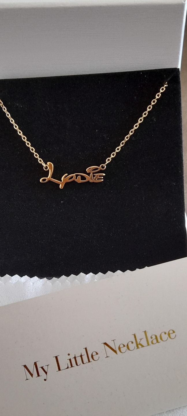 Customer photo review of Collier Personnalisable Lettres Disney