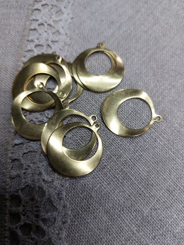 Customer photo review of Brass Round Connector - Raw Brass Round Connectors With 6 Holes - Jewelry Supplies - 20.05x20.05x0.38mm - PP2285