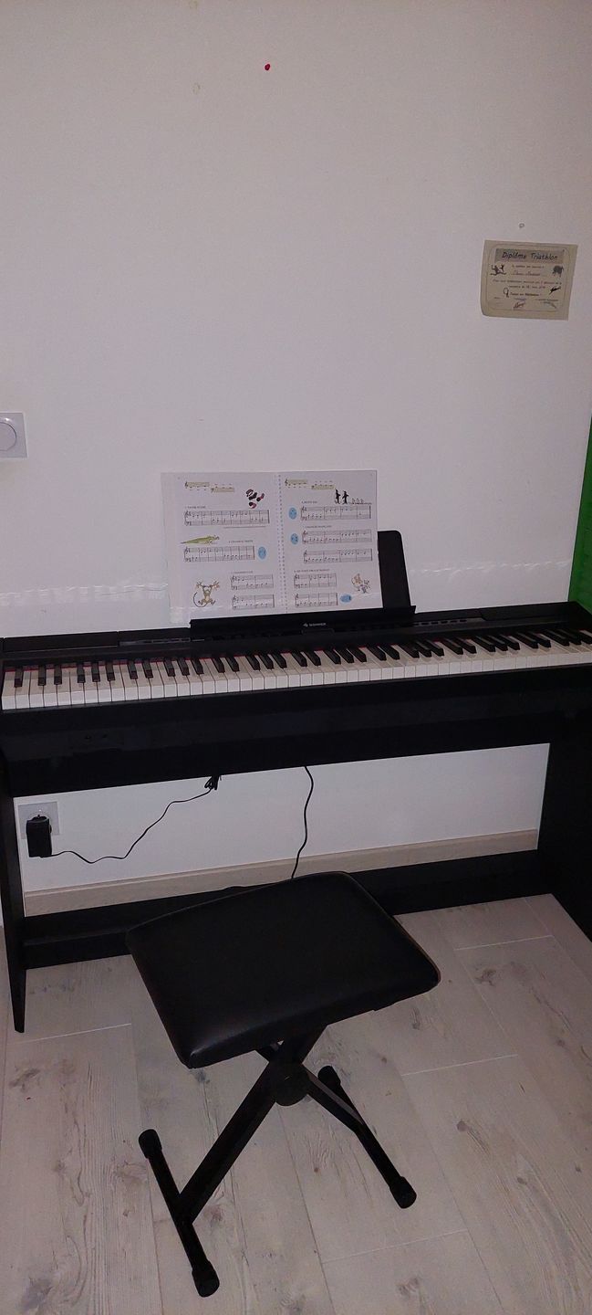 Customer photo review of Donner DEP-20S 88 touches lestées Clavier de Piano numériques   avec support et 3 pédale