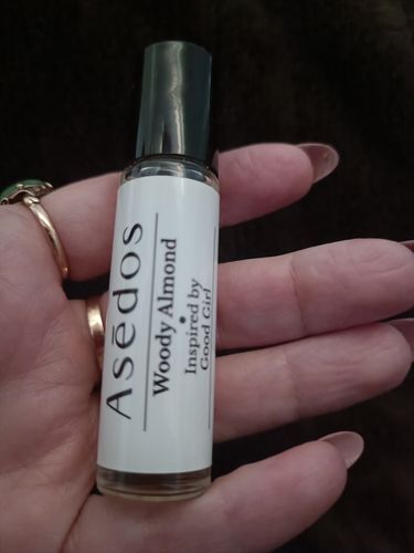 Customer photo review of WOODY ALMOND PERFUME OIL