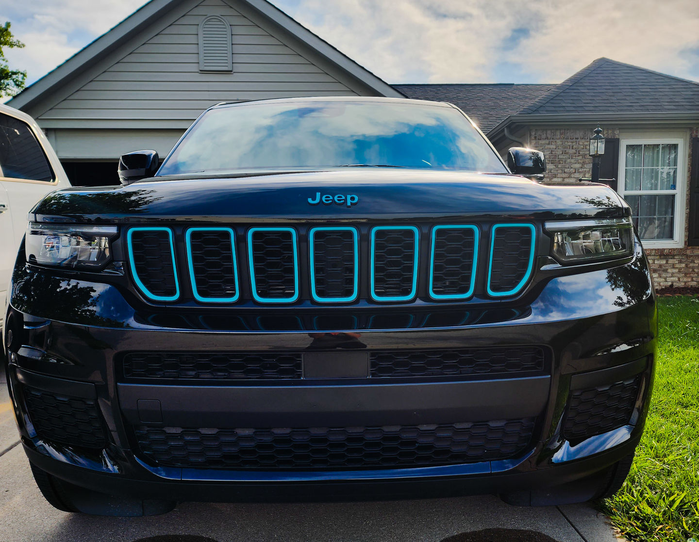 Customer photo review of Jeep Emblem Overlay Decals – Solid Colors | Fits Grand Cherokee, Grand Cherokee L