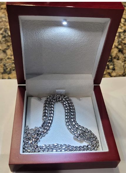 Customer photo review of [Almost Sold Out] To My Amazing Son - Love Mom - Cuban Link Chain