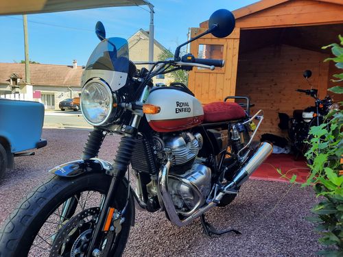 Customer photo review of Housse de Selle CONFORT cuir Lie de vin pour Royal Enfield Continentale GT 650