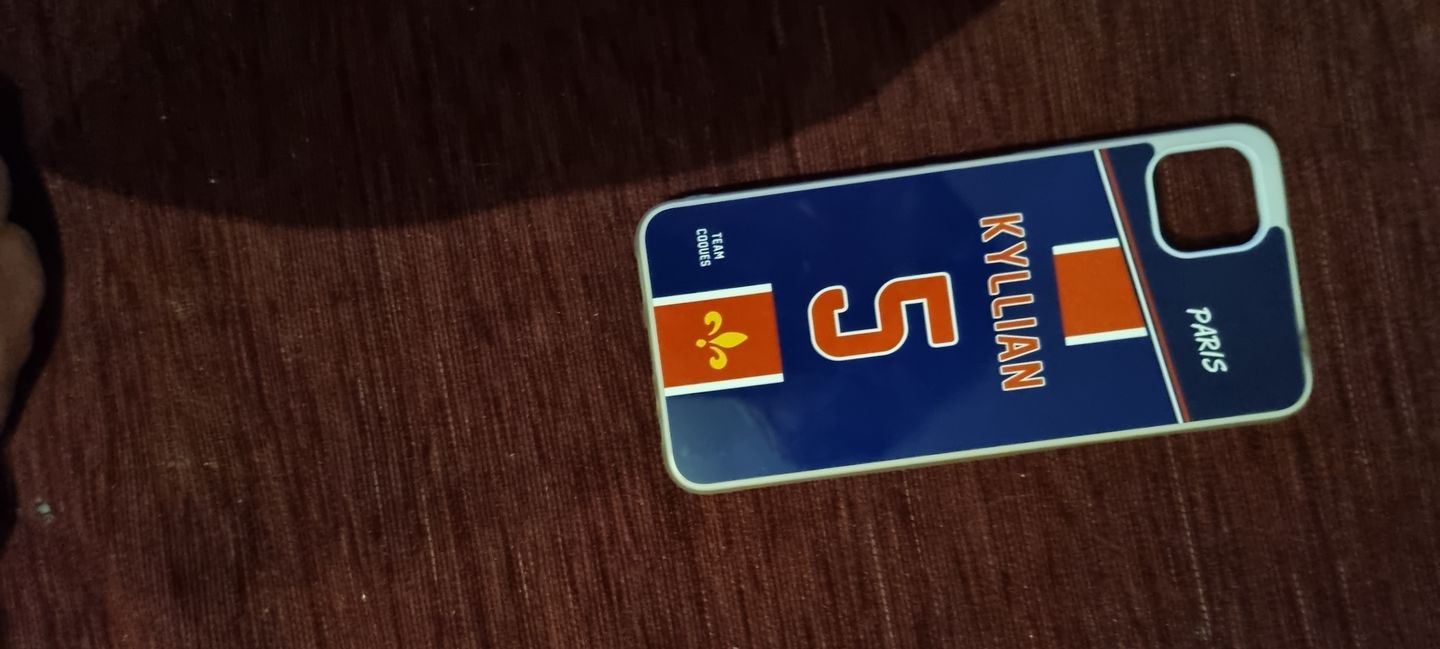 Customer photo review of Coque foot PARIS SG Domicile 1 personnalisable - TEAMCOQUES